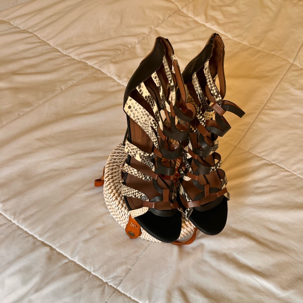 BCBGMaxAzria Black and Cream Printed Heels